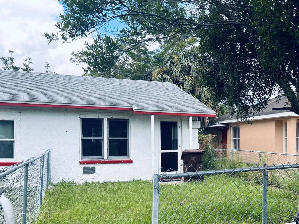 Apartment for rent at 110 Orange Ave W, Lake Wales, FL 33853