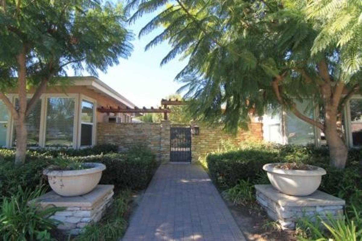 Apartment for rent at 15921-59 Downey Ave, Paramount, CA 90723