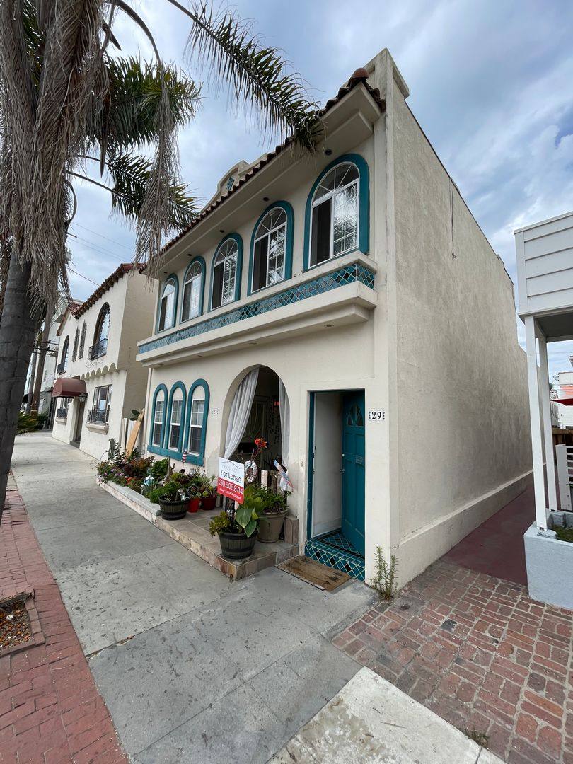 Apartment for rent at 29 Granada Ave, Long Beach, CA 90803