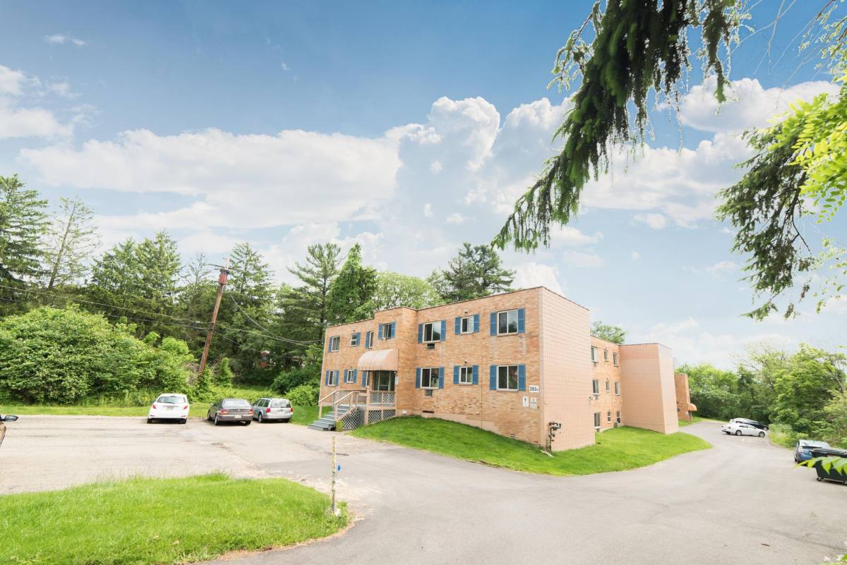 Apartment for rent at 283 Moon Clinton Rd, Coraopolis, PA 15108