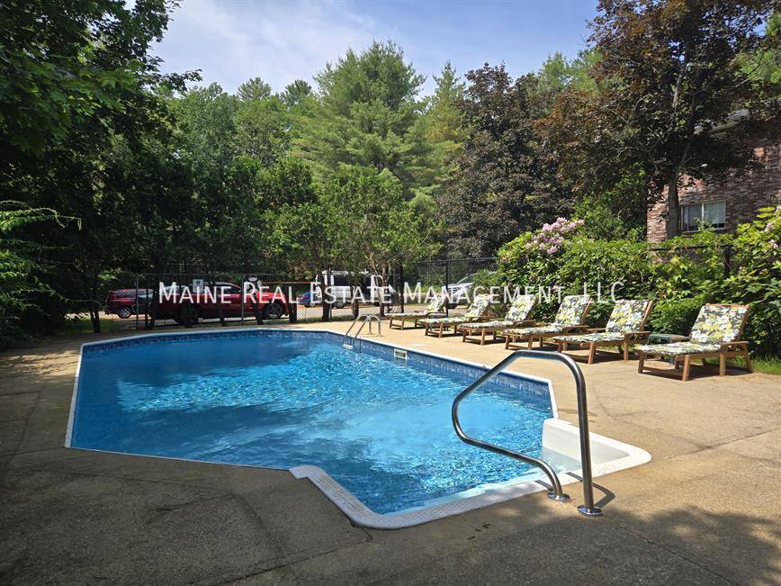 10 Tall Pines Dr #10, Lewiston, ME 04240