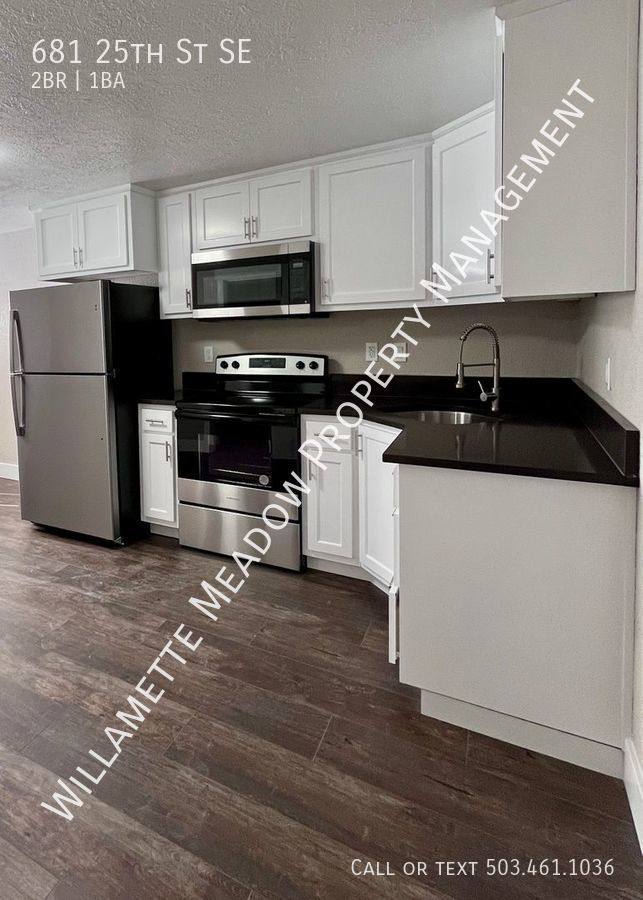 Apartment for rent at 681 25th St SE, Salem, OR 97301