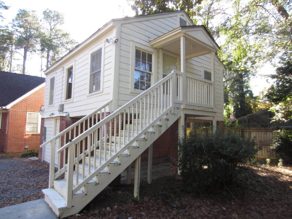 Apartment for rent at 212 1 2 W Moore St, Valdosta, GA 31602