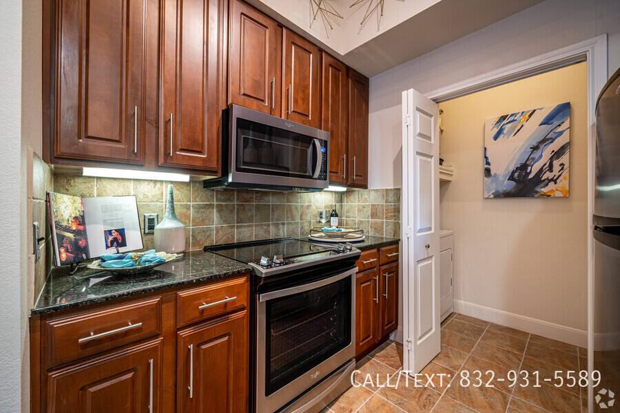 Apartment for rent at 4198 Blossom St #JH2, Houston, TX 77007