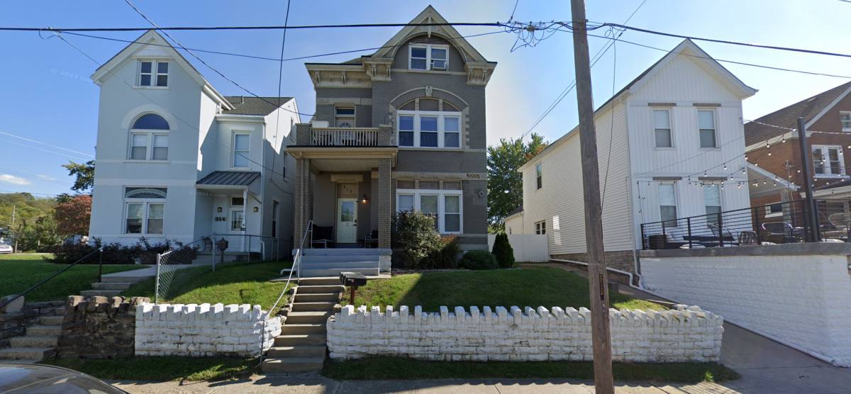 Apartment for rent at 312 8th Ave, Dayton, KY 41074