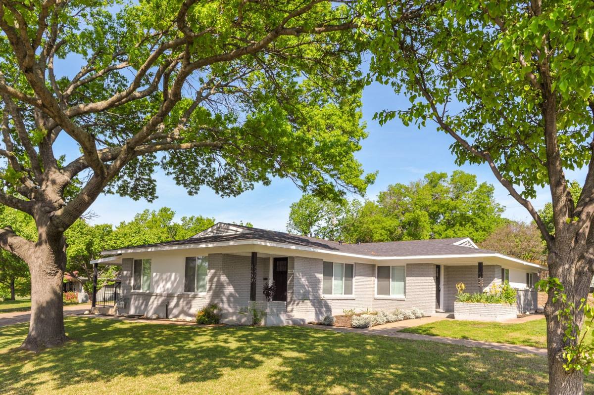 House for rent at 4400 Granbury Rd, Fort Worth, TX 76109