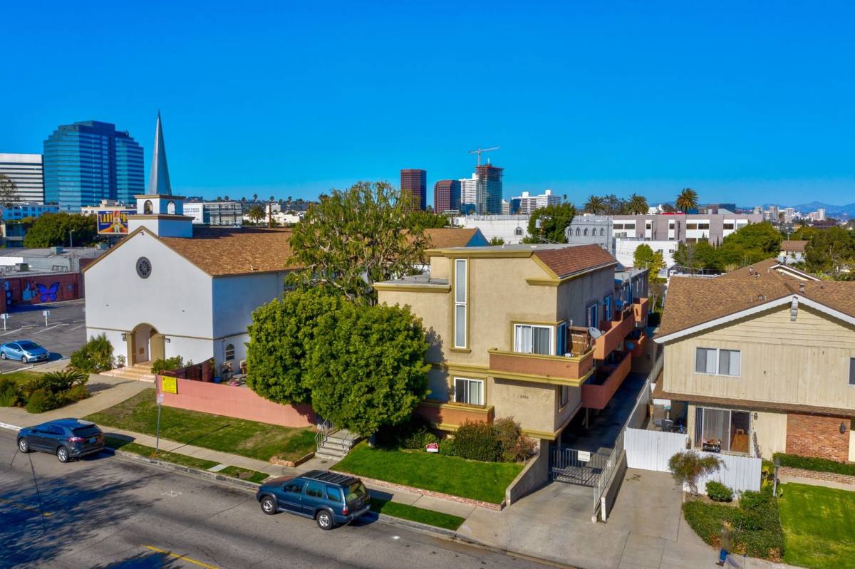 Apartment for rent at 1436 S Centinela Ave, Los Angeles, CA 90025