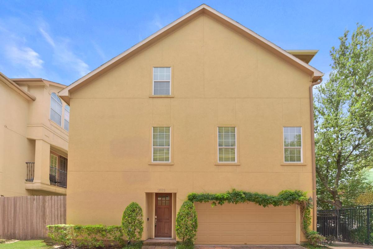 Townhouse for rent at 1602 Colorado St, Houston, TX 77007