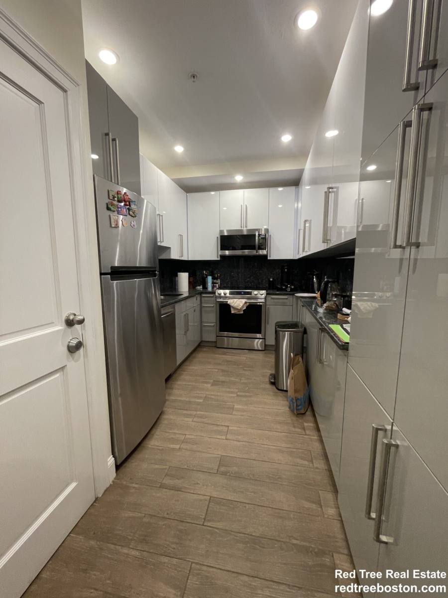 Apartment for rent at 1616 Beacon St #1, Brookline, MA 02446