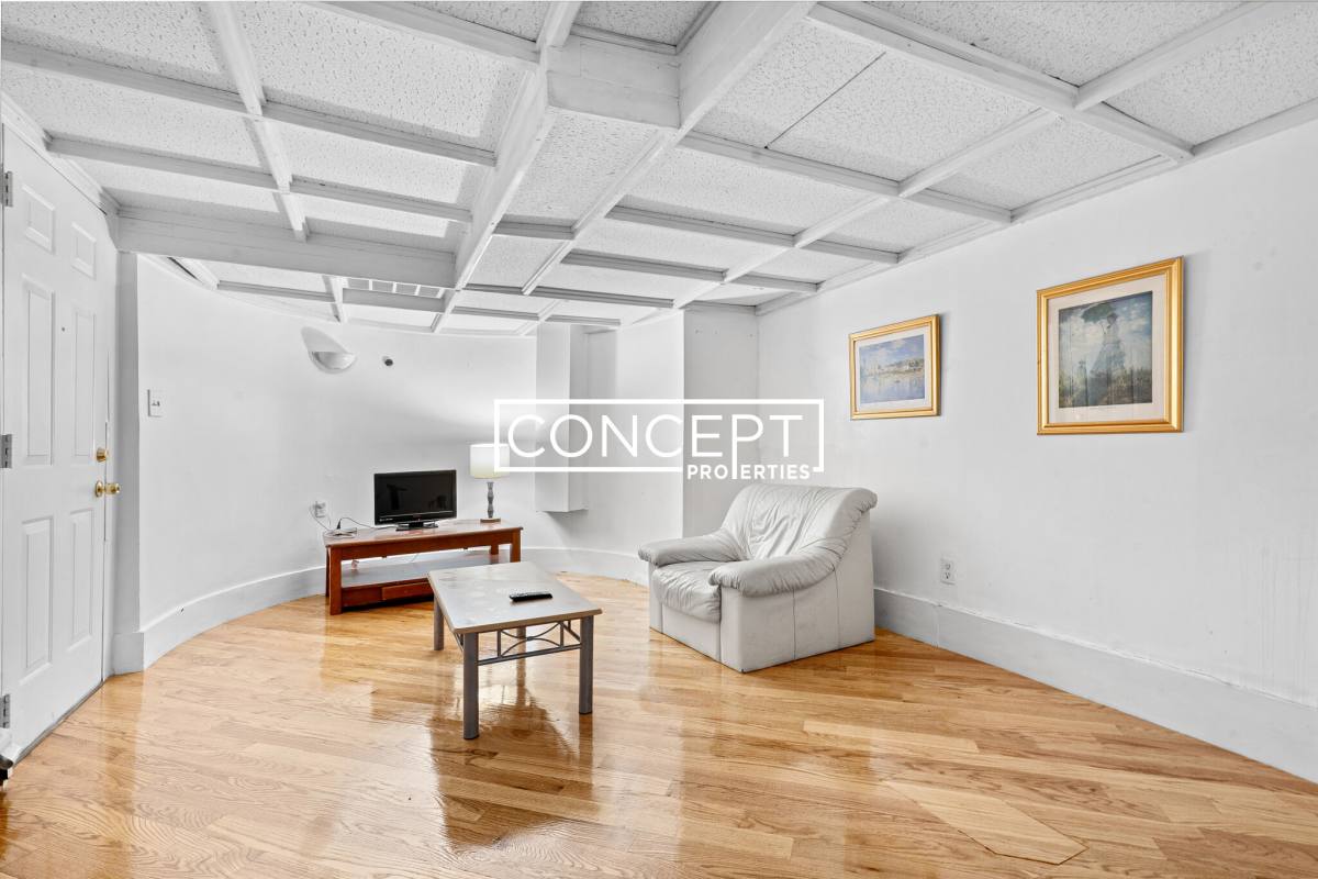Apartment for rent at 306A Commonwealth Ave #1, Boston, MA 02115