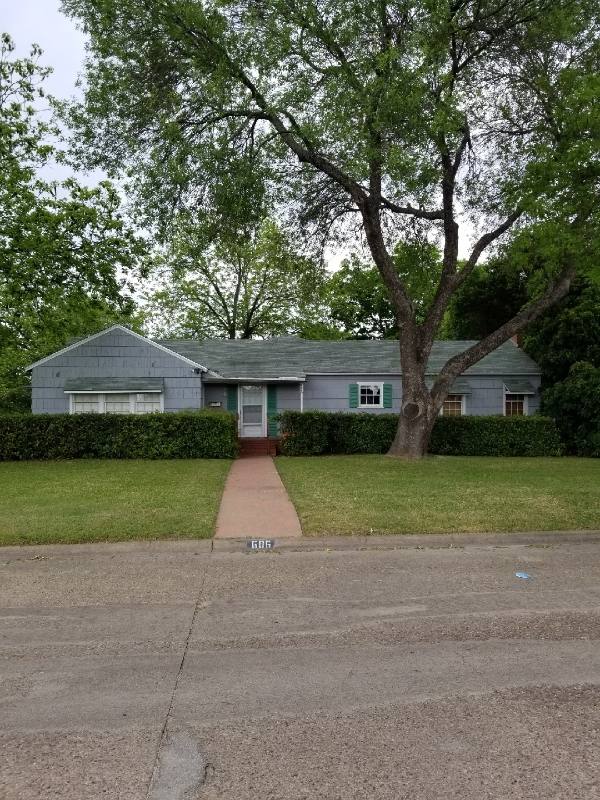 House for rent at 606 Bryson St, Waxahachie, TX 75165