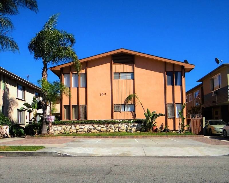 Apartment for rent at 108 N Hayworth Ave, Los Angeles, CA 90048