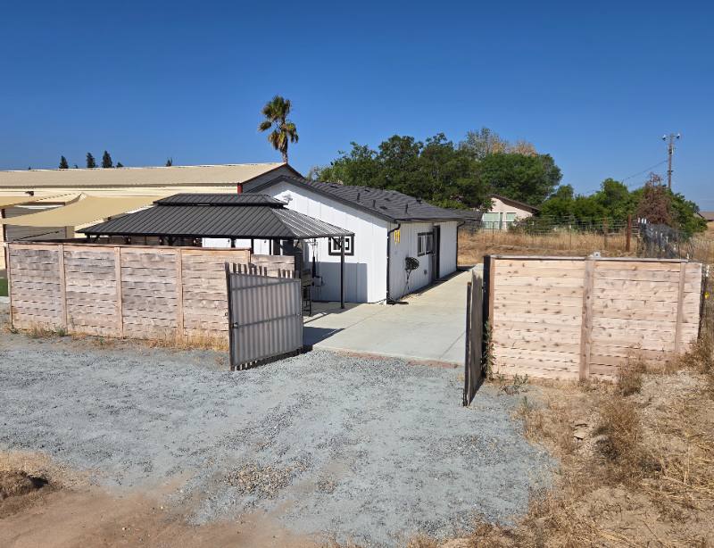 House for rent at 16750 Anaconda Rd, Madera, CA 93636