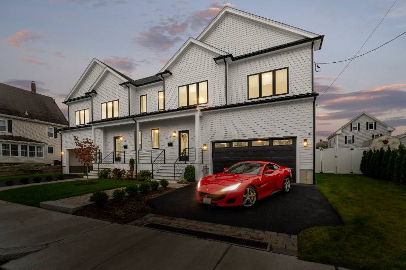 Townhouse for rent at 21 Bolton St #1, Waltham, MA 02453