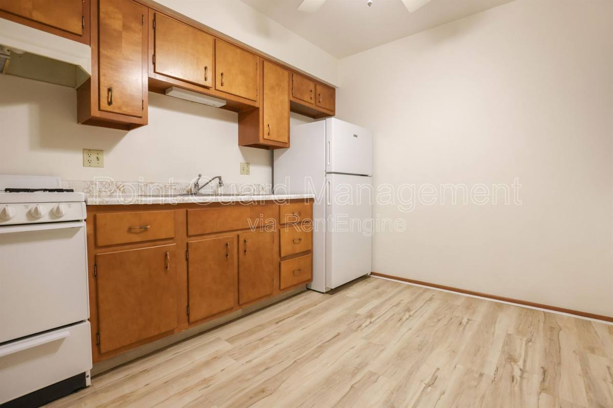Apartment for rent at 5828 Erskine St #3, Omaha, NE 68104