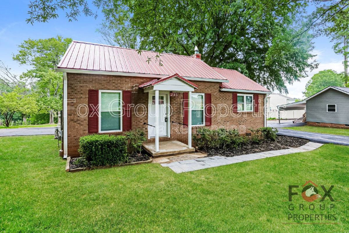 House for rent at 235 Linwood Rd, Mooresville, NC 28115