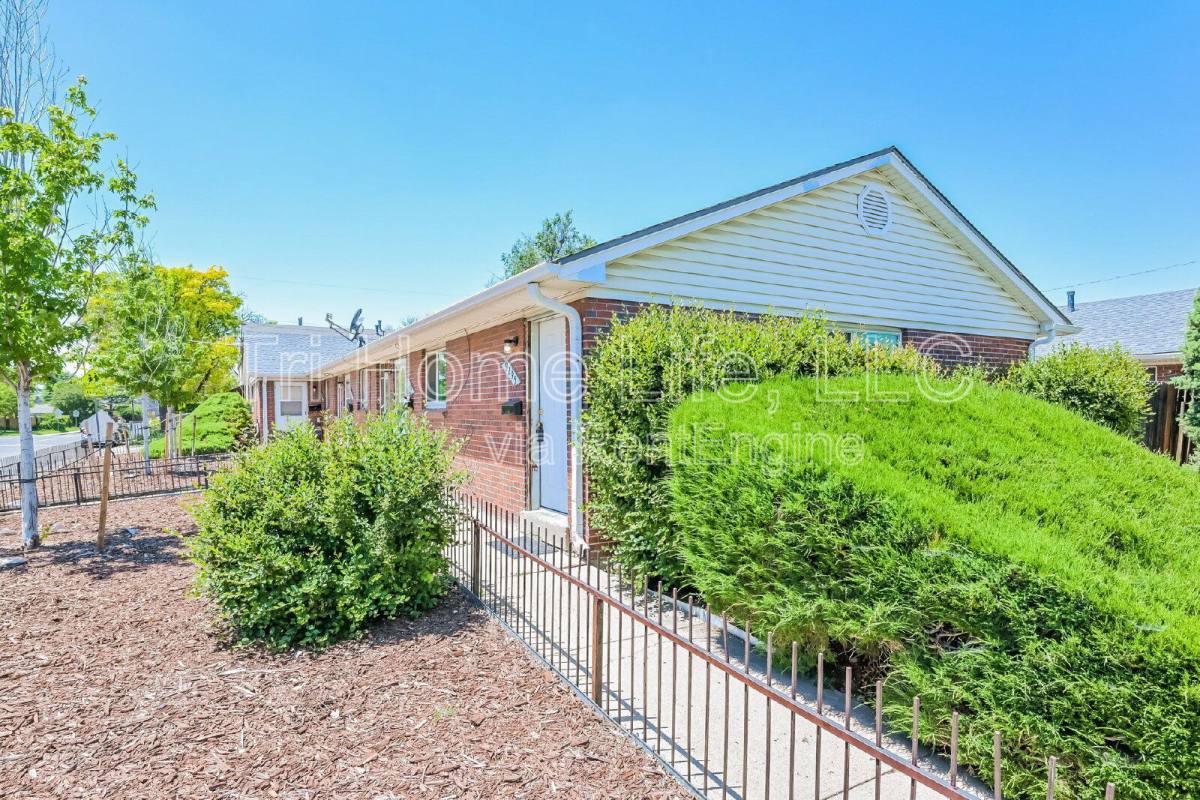 Apartment for rent at 9295 E 14th Ave, Aurora, CO 80010
