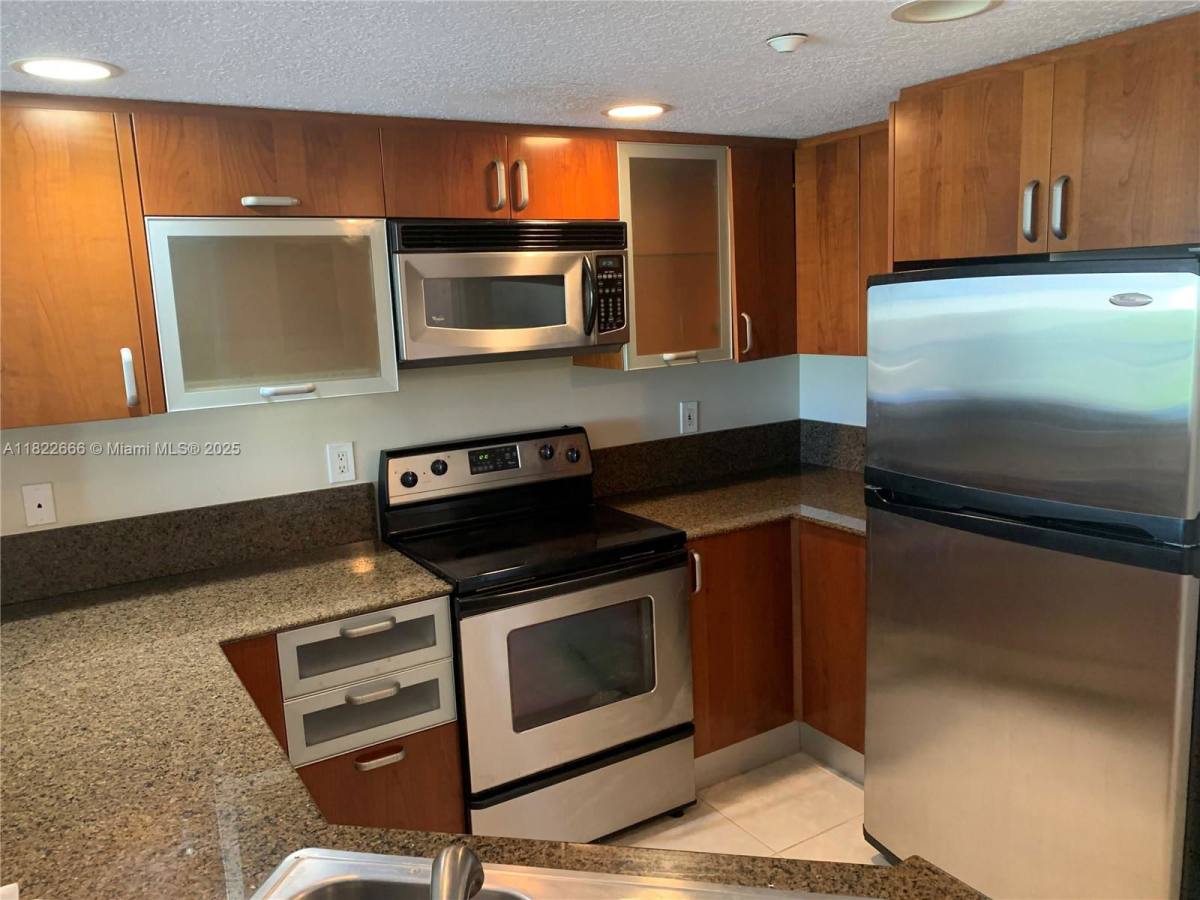 201 Golden Isles Dr #510, Hallandale, FL 33009