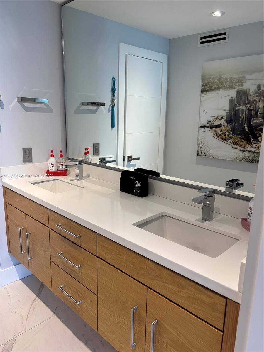 Apartment for rent at 1345 Lincoln Rd, Miami Beach, FL 33139
