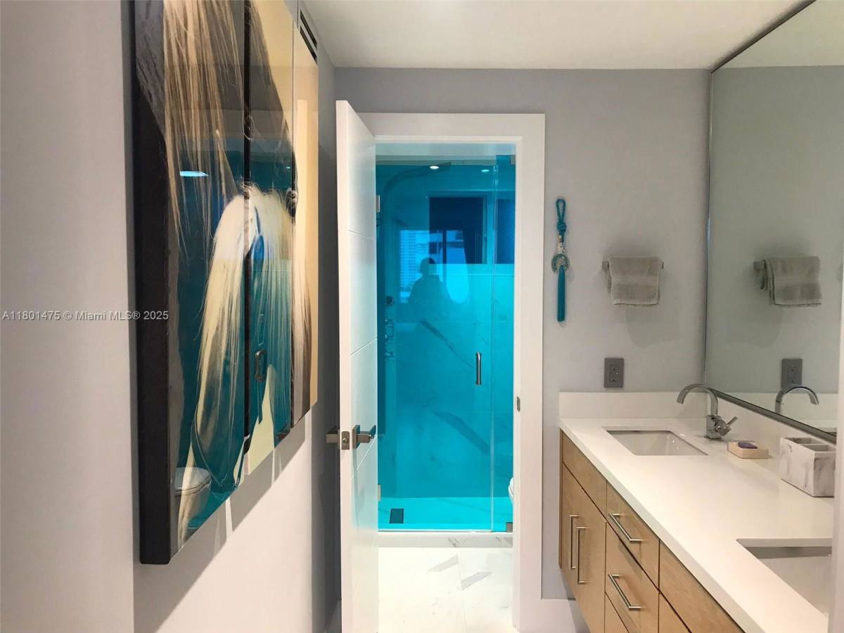 Apartment for rent at 1345 Lincoln Rd, Miami Beach, FL 33139