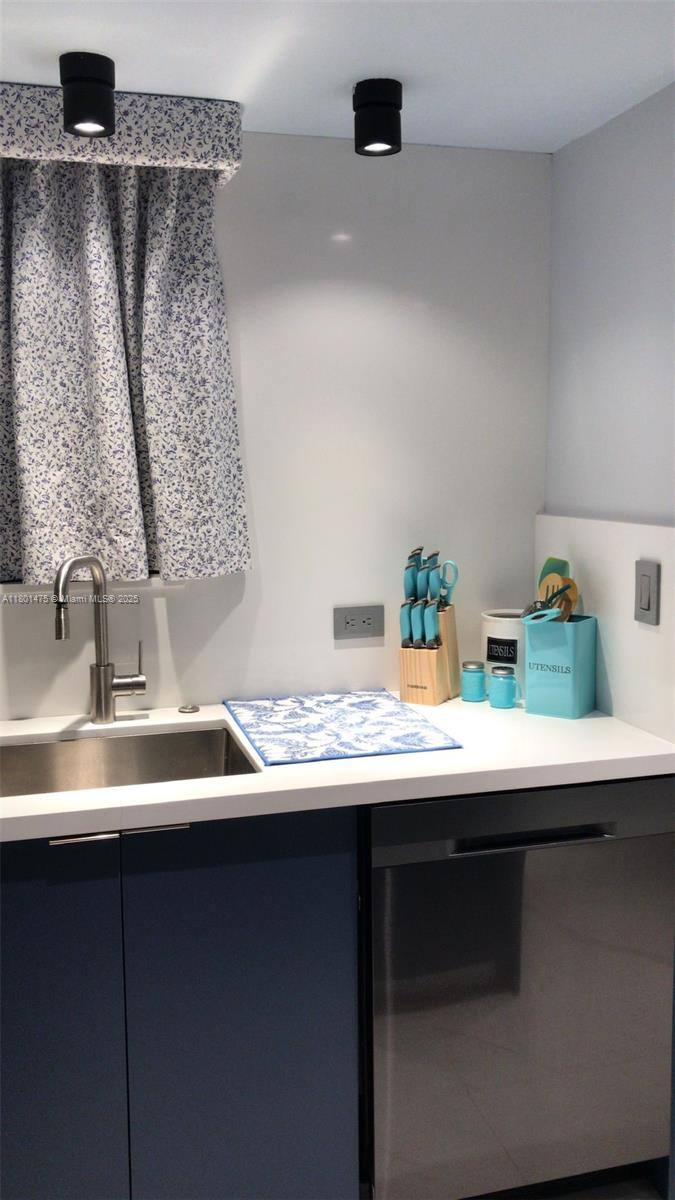 Apartment for rent at 1345 Lincoln Rd, Miami Beach, FL 33139