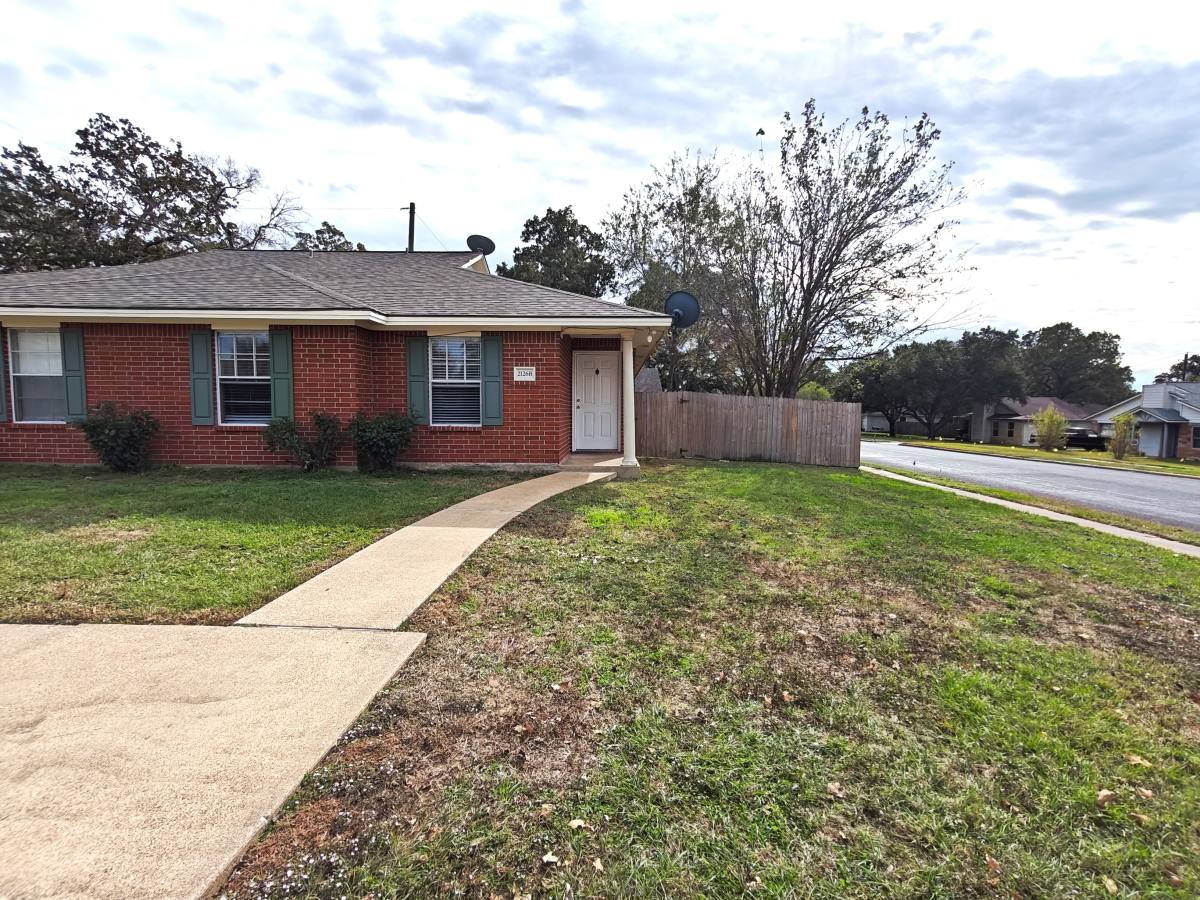 Townhouse for rent at 2126 Hidden Hollow Circle, Bryan, TX 77807
