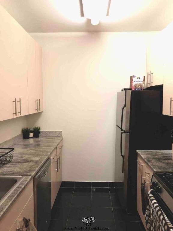 Apartment for rent at 33 Rector St #8M, New York, NY 10006