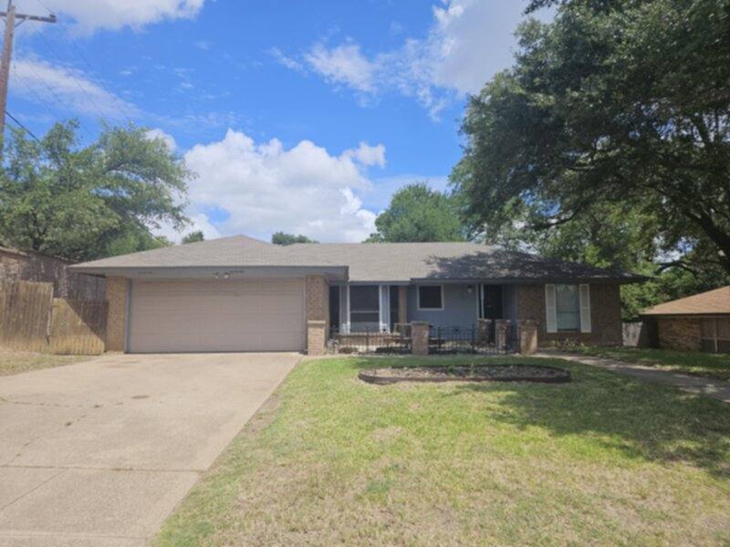 House for rent at 731 Bristol Dr, Mansfield, TX 76063