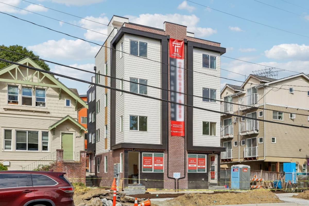 Townhouse for rent at 4729 21st Ave NE, Seattle, WA 98105
