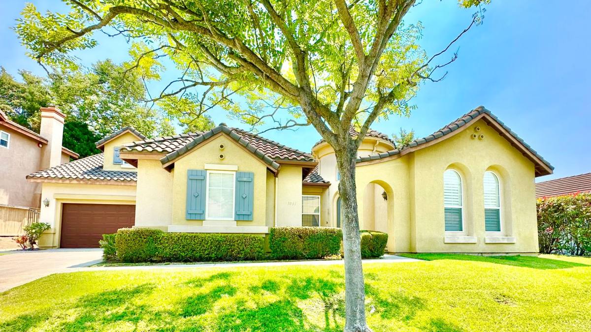 House for rent at 1031 Inverlochy Dr, Fallbrook, CA 92028