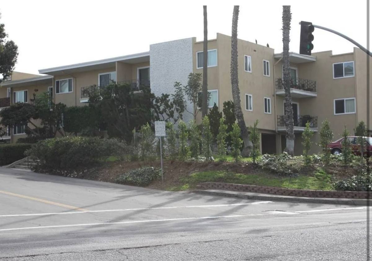 Apartment for rent at 300 Palos Verdes Blvd, Redondo Beach, CA 90277
