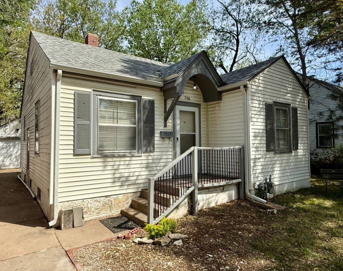House for rent at 716 S Broadview St, Wichita, KS 67218