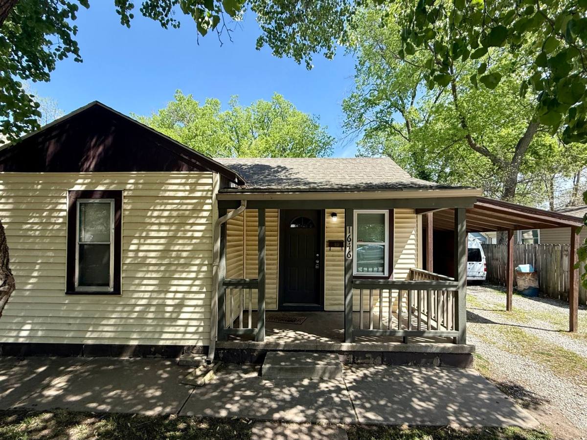 House for rent at 1646 Greenwood, Wichita, KS 67211
