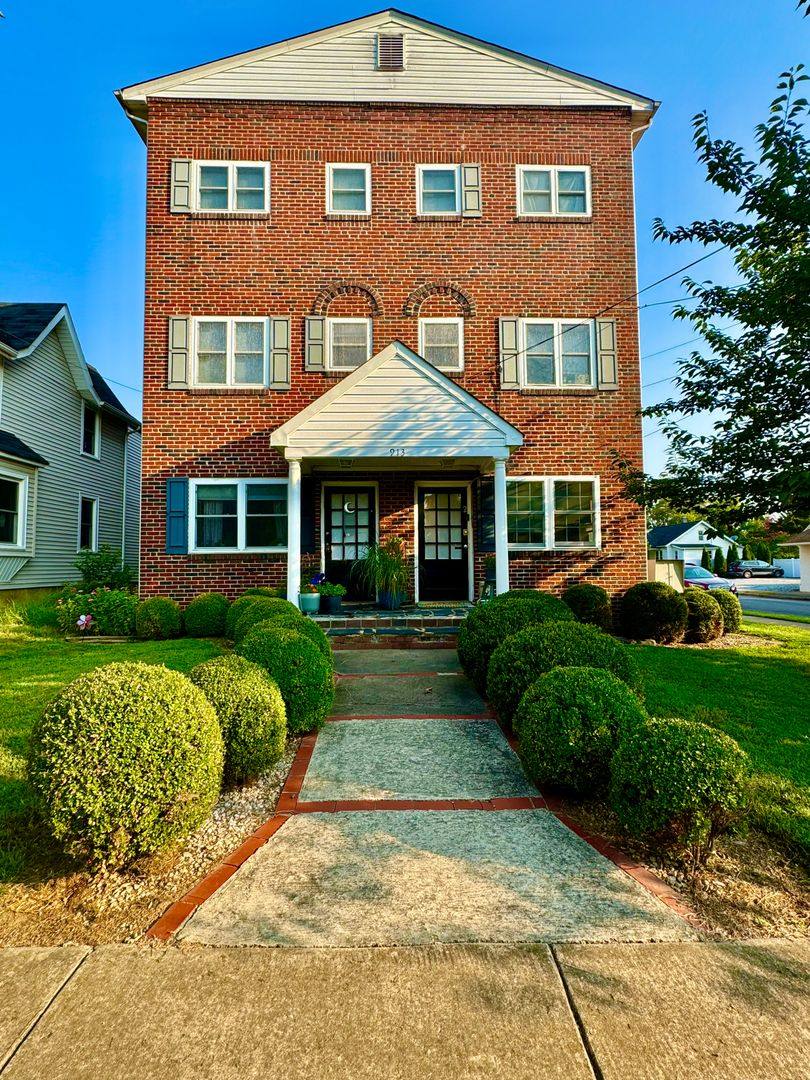 Apartment for rent at 913 Monument Ave, Fredericksburg, VA 22401