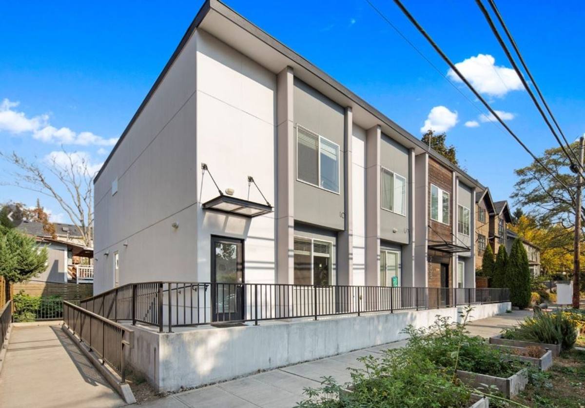 Apartment for rent at 2608 S Lane St, Seattle, WA 98144
