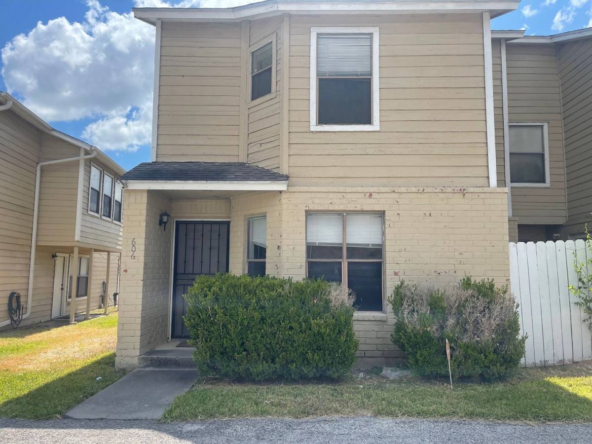Townhouse for rent at 4401 River Valley Dr, Corpus Christi, TX 78410
