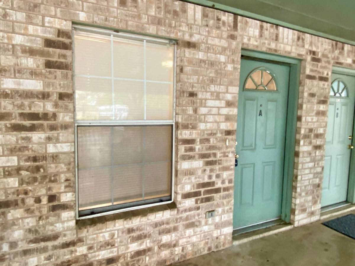 Townhouse for rent at 124 S Mansfield, Pleasanton, TX 78064