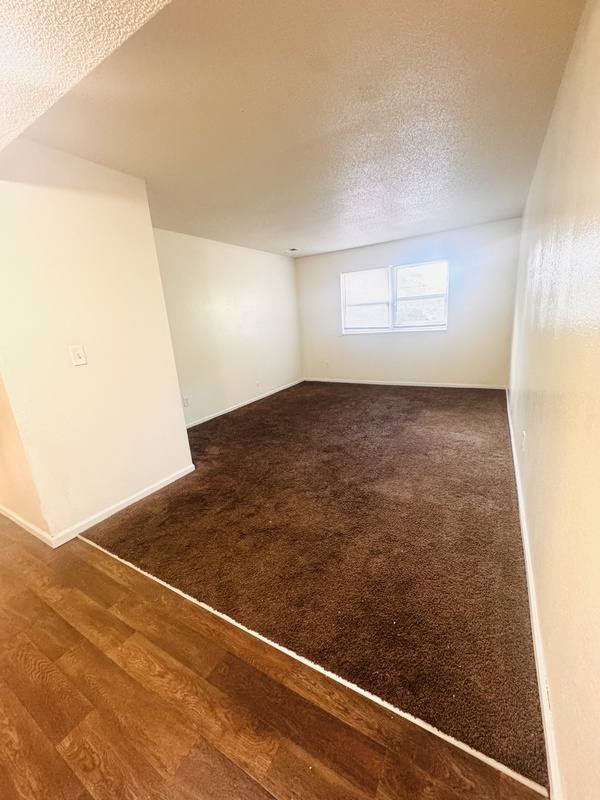 1415 W Maple Ave, Independence, MO 64050