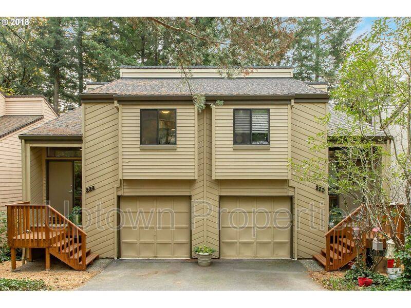 Townhouse for rent at 230 Cervantes, Lake Oswego, OR 97035