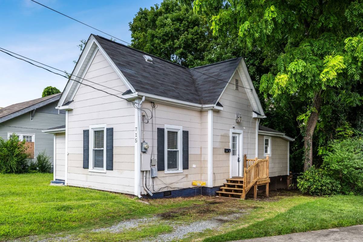 House for rent at 715 Dillard St, Greensboro, NC 27403