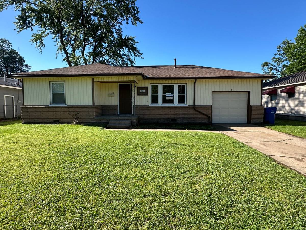 House for rent at 801 E Fort Worth St, Broken Arrow, OK 74012