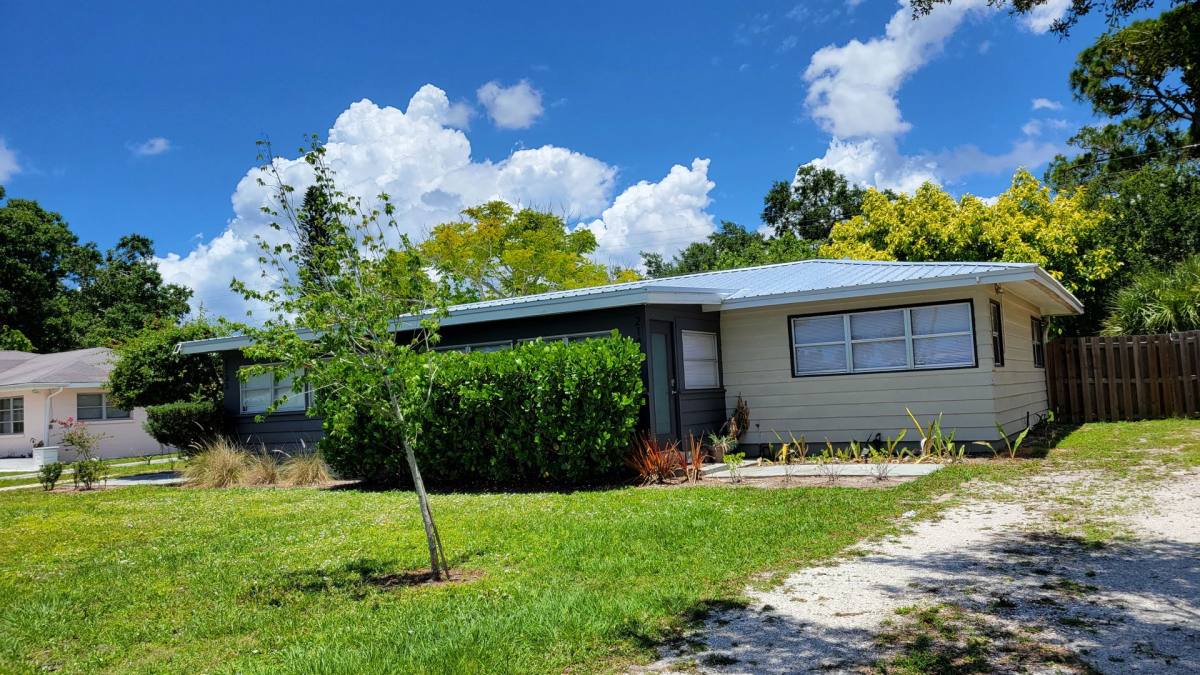 House for rent at 2141 Bay St, Sarasota, FL 34237