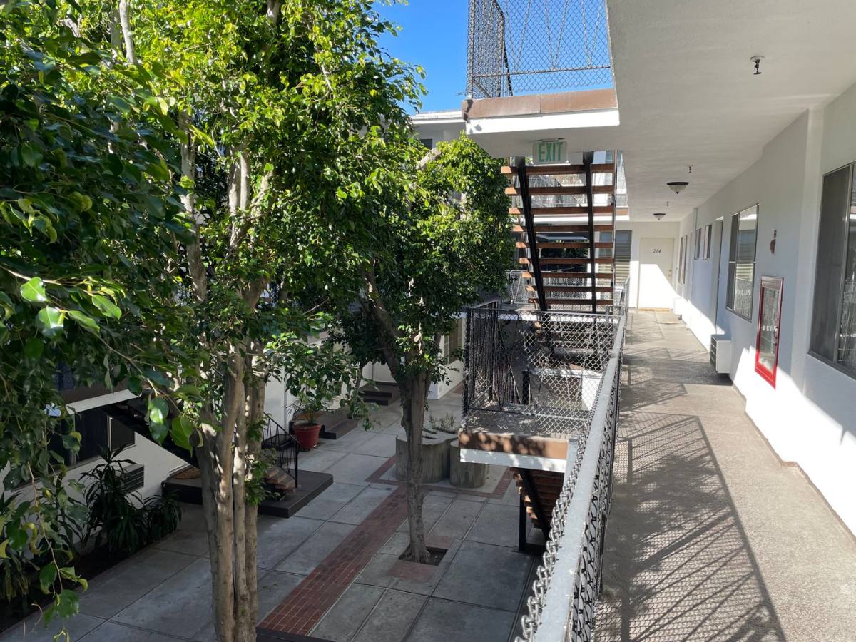 Apartment for rent at 460 W Doran St, Glendale, CA 91203