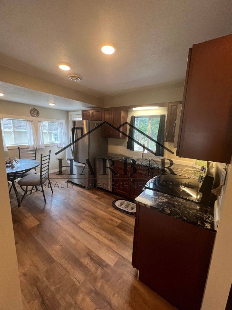 Apartment for rent at 807 1st Dr NW, Austin, MN 55912
