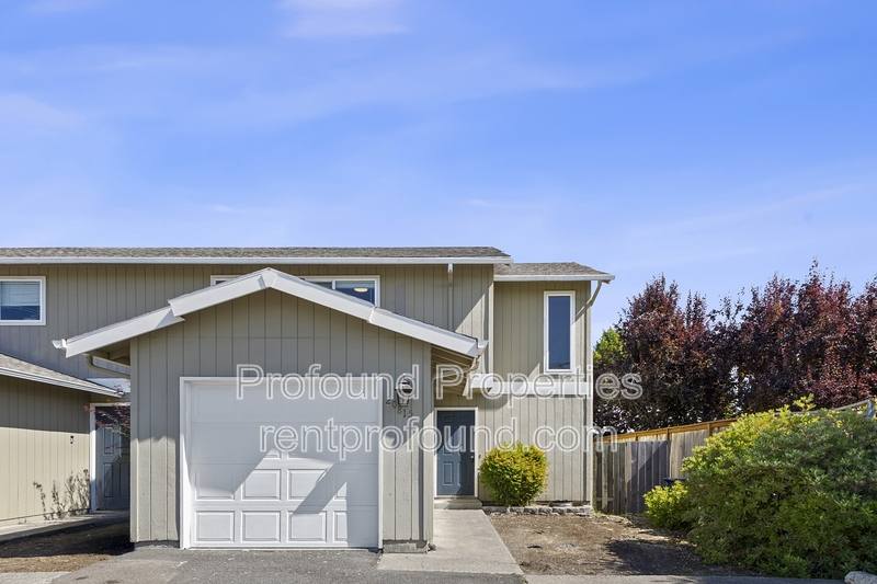 Townhouse for rent at 20815 SW Alexander St, Beaverton, OR 97006