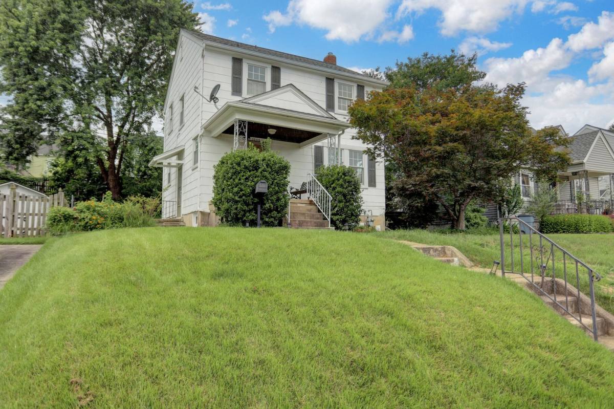 House for rent at 5544 Ashbourne Rd, Halethorpe, MD 21227