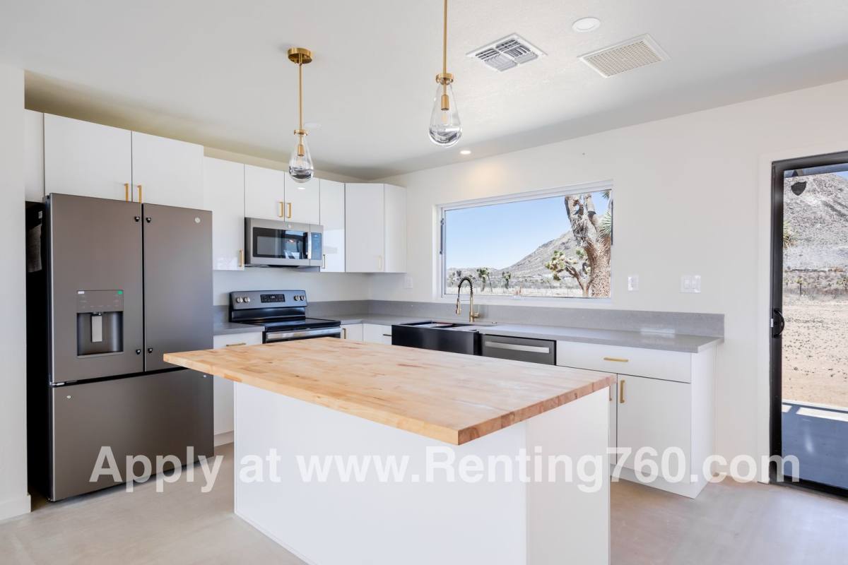 House for rent at 59276 Applegate Way, Landers, CA 92285
