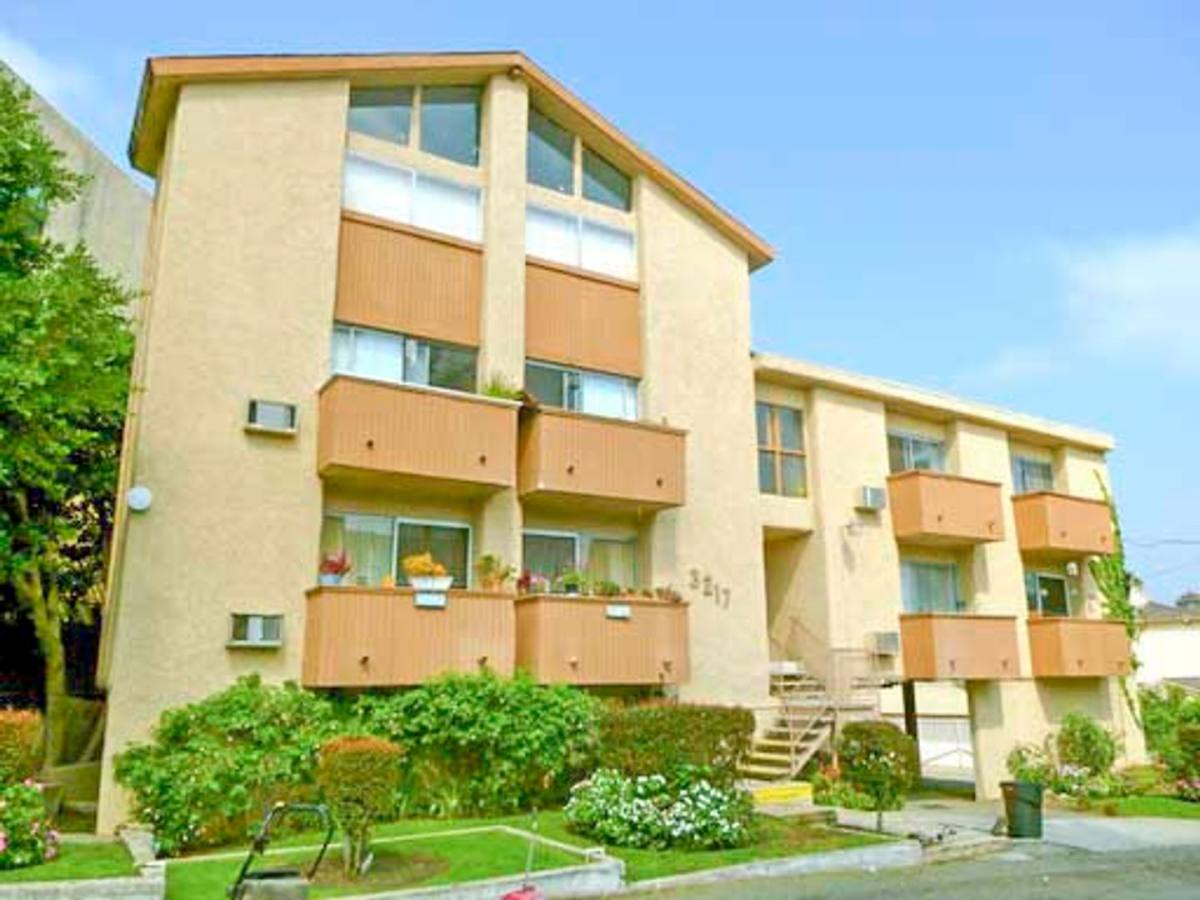 Apartment for rent at 3128 Overland Ave, Los Angeles, CA 90034