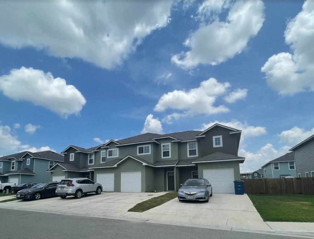 Townhouse for rent at 16914 Showdown Path #4, Schertz, TX 78154