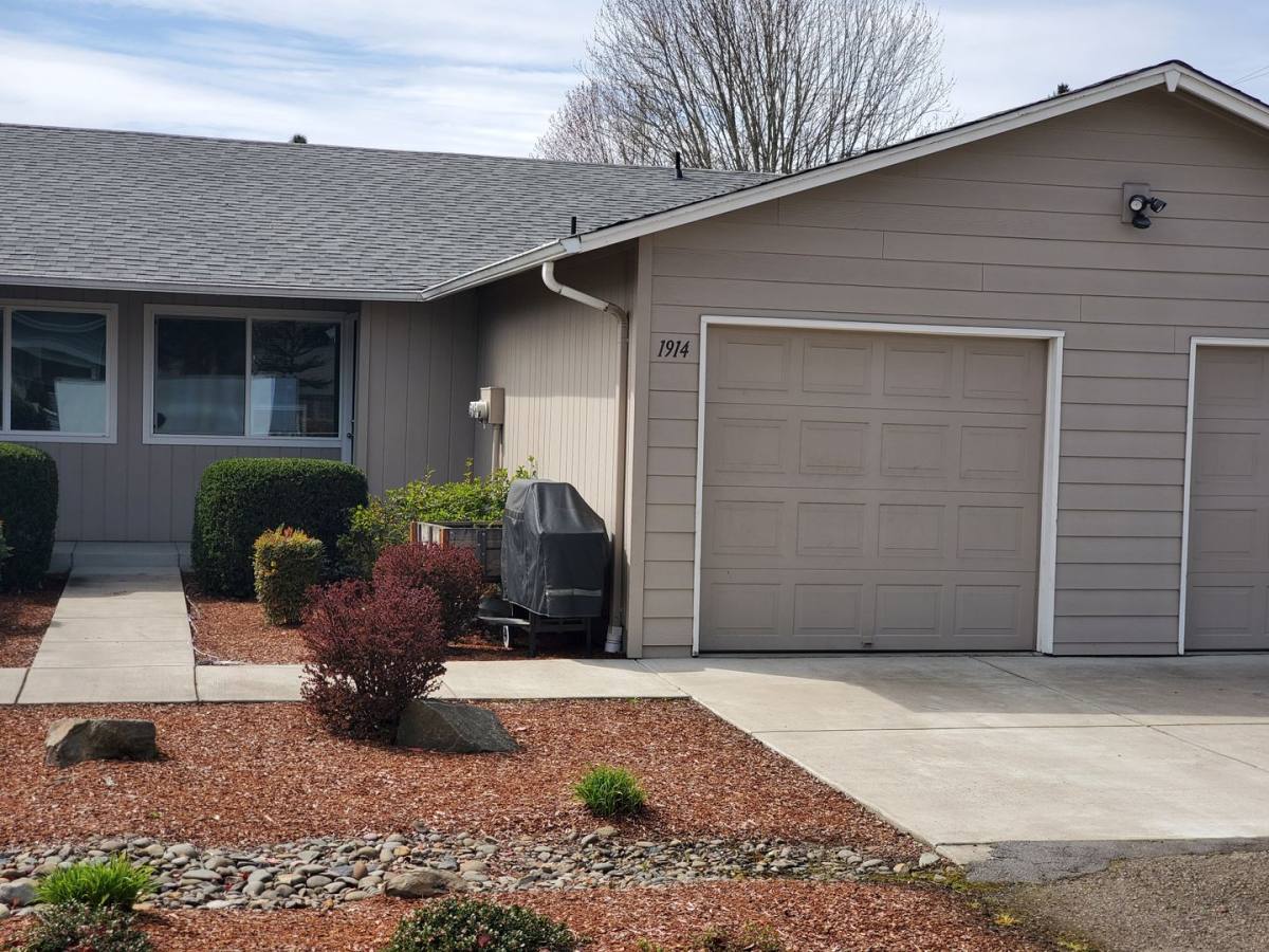 Apartment for rent at 1912-1936 Jackson St SE, Albany, OR 97322